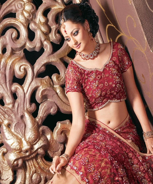 Description We are unveiling a gorgeous collection of Indian Bridal Sarees