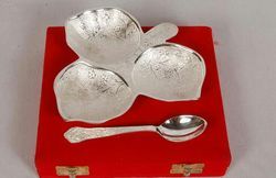 Manufacturers Exporters and Wholesale Suppliers of Brass Khan Safa Leaf Plate with Spoon Silver Plated Moradabad Uttar Pradesh