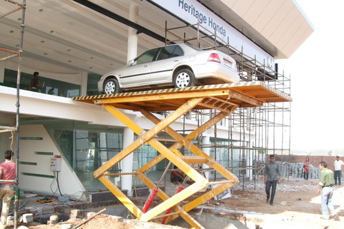 Manufacturers Exporters and Wholesale Suppliers of HYDRAULIC CAR LIFT Kakrola Delhi