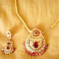 Manufacturers Exporters and Wholesale Suppliers of Fancy Polki Set Chennai Tamil Nadu