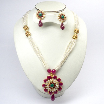 Manufacturers Exporters and Wholesale Suppliers of White Hand Mad Pacchi Pendent and Entique Beads Beawar Rajasthan