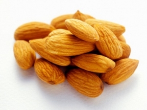 Almonds Manufacturer Supplier Wholesale Exporter Importer Buyer Trader Retailer in Ahmedabad Gujarat India