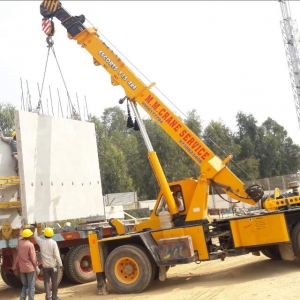 Service Provider of Cranes for Loading Materials Bangalore Karnataka 