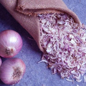 Manufacturers Exporters and Wholesale Suppliers of DEHYDRATED RED ONION FLAKES Mahuva Gujarat