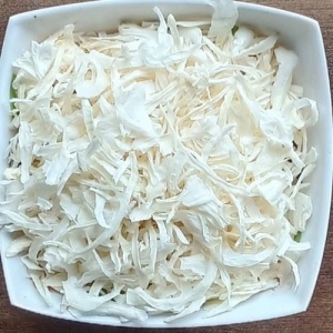 DEHYDRATED WHITE ONION FLAKES Manufacturer Supplier Wholesale Exporter Importer Buyer Trader Retailer in Mahuva Gujarat India