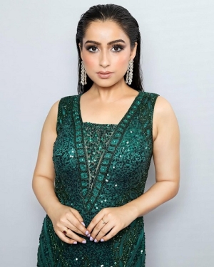 Diamond Danglers Earrings Manufacturer Supplier Wholesale Exporter Importer Buyer Trader Retailer in Noida Uttar Pradesh India