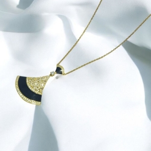 Diamond Solitaire Pendant Manufacturer Supplier Wholesale Exporter Importer Buyer Trader Retailer in Noida Uttar Pradesh India