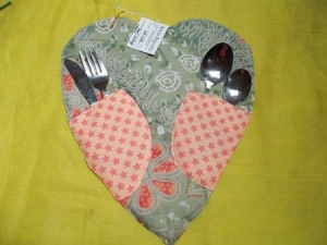 Manufacturers Exporters and Wholesale Suppliers of Heart Pocket Place Mat Bareilly Uttar Pradesh