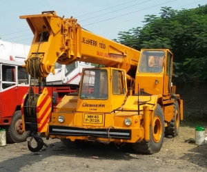 Hydra  Pick & Carry Cranes Services Services in Nagpur Maharashtra India