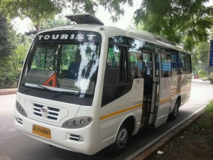 Service Provider of Mini Bus Hire New Delhi Delhi