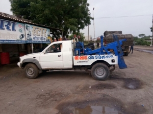 Service Provider of Towing Crane On Hire Surat Gujarat 