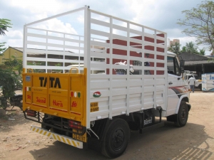 Service Provider of Trucks On Hire New Delhi Delhi