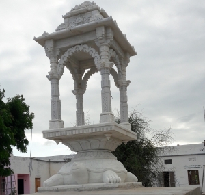 White Marble Chhatri Manufacturer Supplier Wholesale Exporter Importer Buyer Trader Retailer in Makrana Rajasthan India